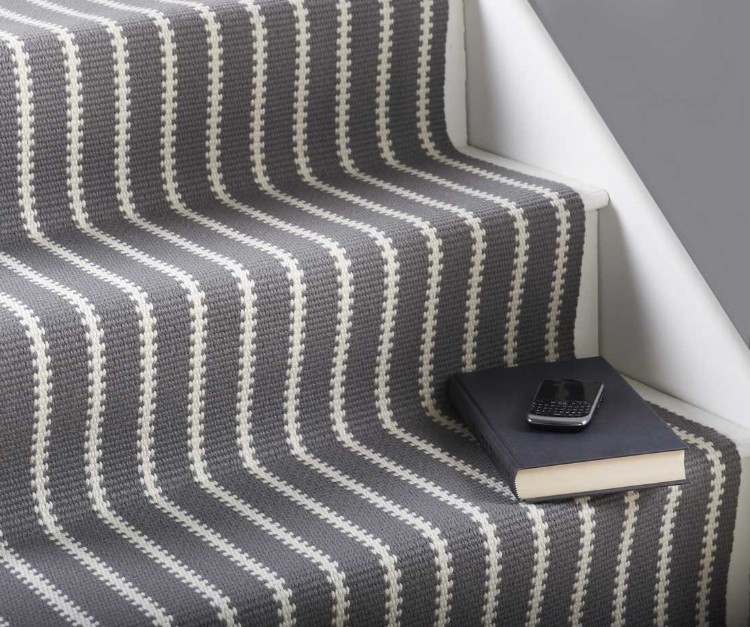 tapis pour escalier moquette marches blanc gris