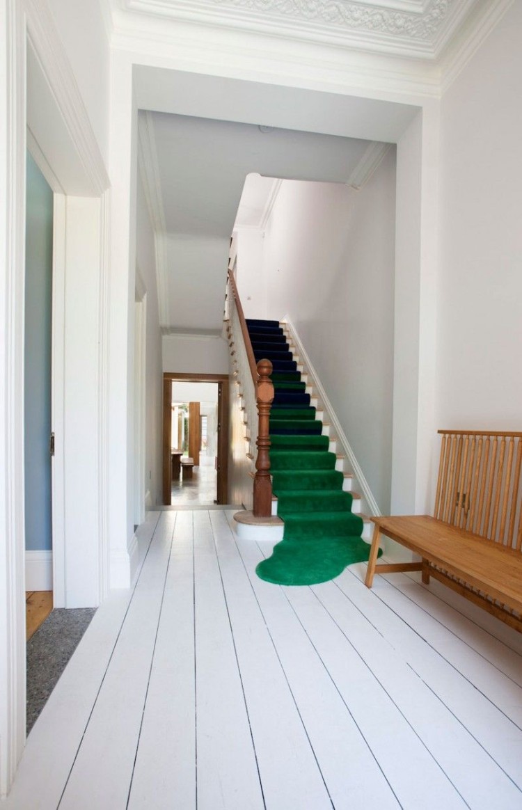 tapis pour escalier vert vitaminé idée déco hall entrée intérieur contemporain