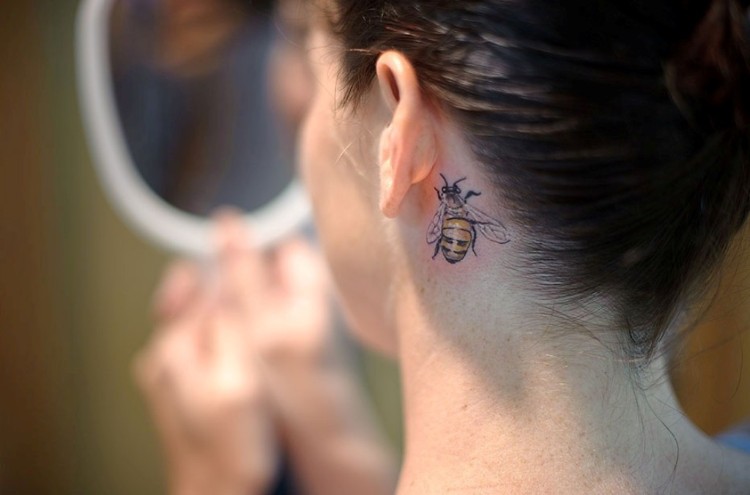 Tatouage Abeille Et Nid Dabeille Signification Et Idées