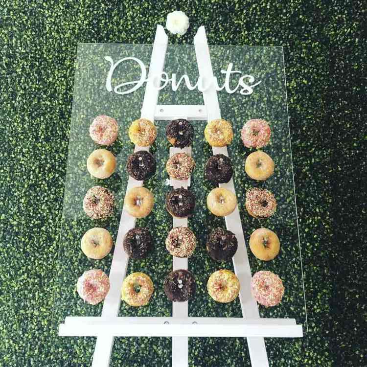 tendance mariage mur de beignets simple