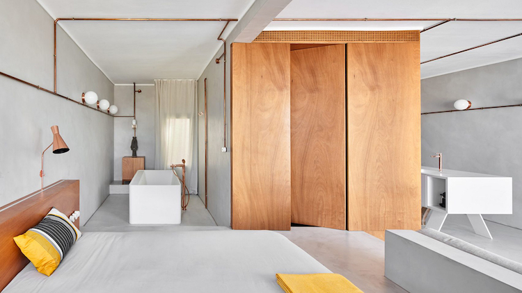 tuyauterie cuivre luminaires cuivre mobilier bois sur mesure appartement marina cometa architects
