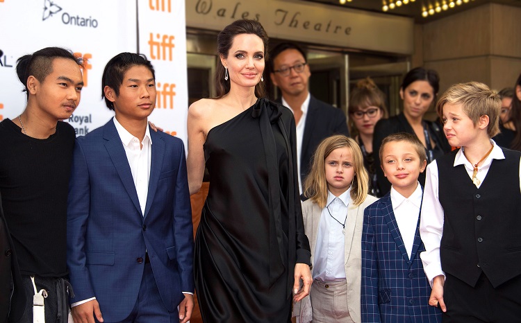 Angelina Jolie et Brad Pitt officiellement divorcés accord partage enfants en cours
