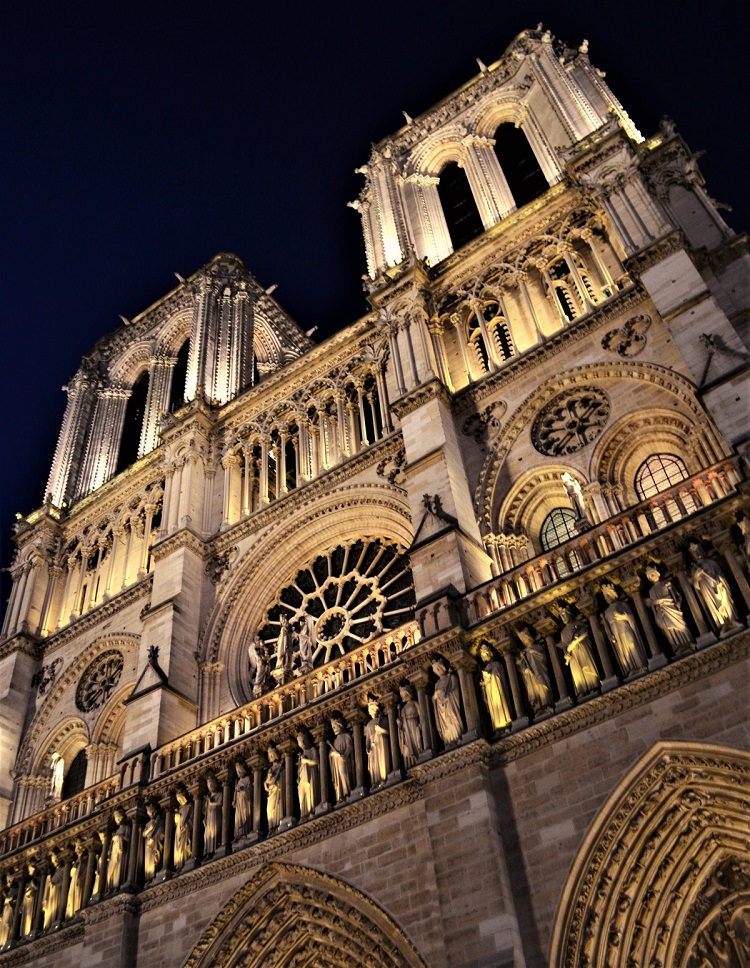 Notre-Dame de Paris concert hommage honneur réconstruction cathèdrale soirée concert diffusée France 2