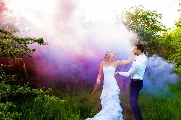 bombe de fumée colorée idée magnifique mariage