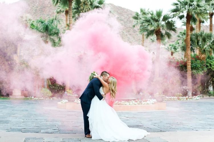 bombe de fumée colorée nouvelle tendance mariage romantique