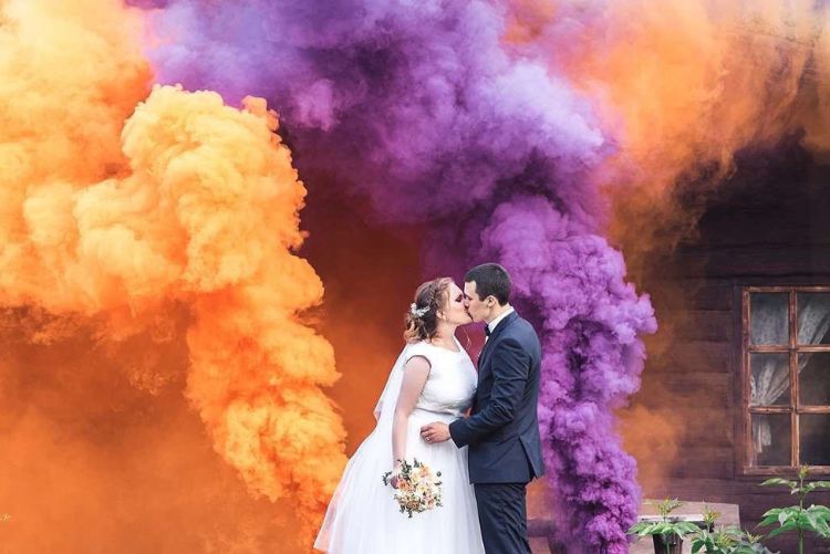 bombe de fumée colorée tendance mariage photos fumigènes