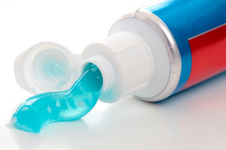 dioxyde de titane danger substance nocive largement présente dentifrices