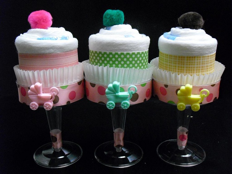 gâteau de couches DIY façon cupcake original cadeau naissance créatif