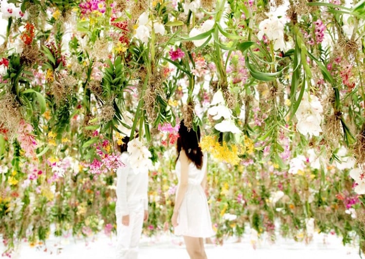 le jardin des fleurs en l'air installation interactive TeamLab fleurs flottant en l'air