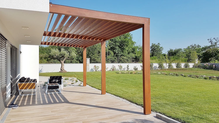 pergola bioclimatique sur mesure bois vue jardin