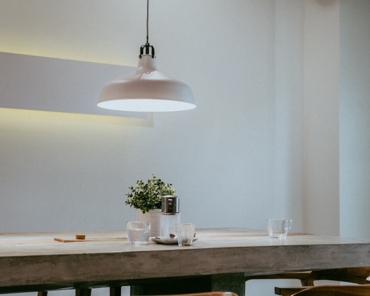 réglette d'éclairage cuisine ouverte coin repas idée pratique économique luminaire