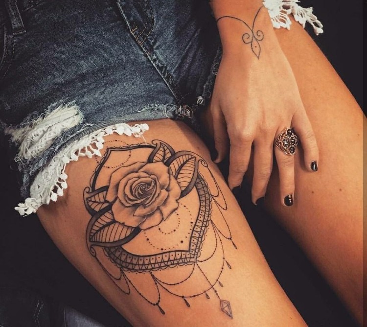 tatouage femme cuisse idée superbe mandala