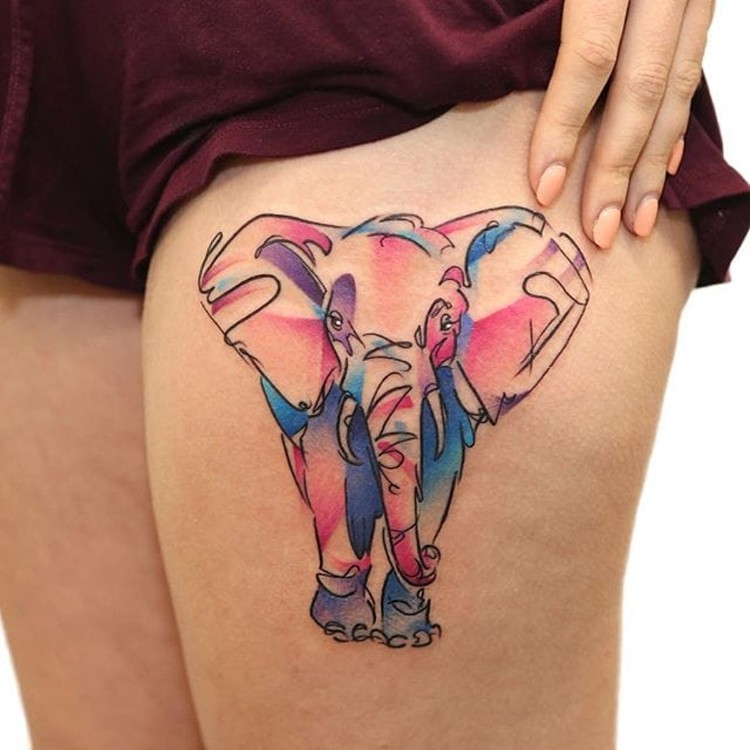 tatouage femme cuisse éléphant effet aquarelle