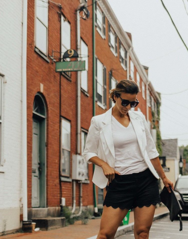 Tenue Chic Et Décontractée Idées Pour Porter Le T Shirt