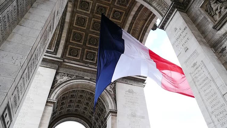 8 mai 2019 férié en France arc de Triomphe drapeau de la France
