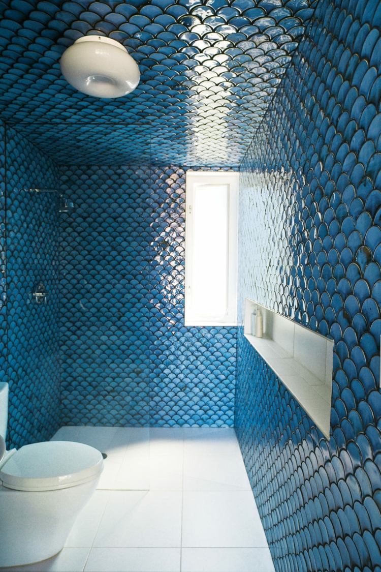 carrelage écailles de poisson bleu revêtement mur design salle bain