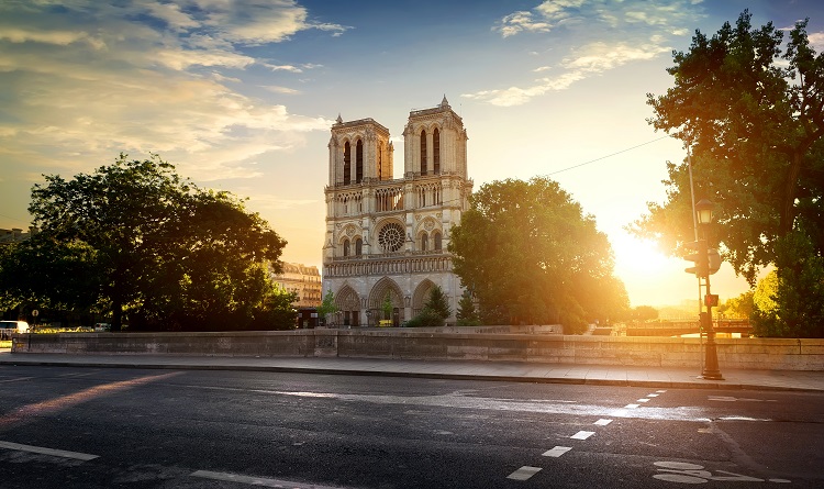 cathédrale Notre-Dame de Paris reconstruction sondage loi d'exception