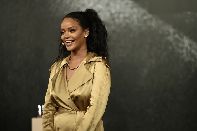 marque de Rihanna avec LVMH marque prêt à porter Fenty lancement officiel Paris