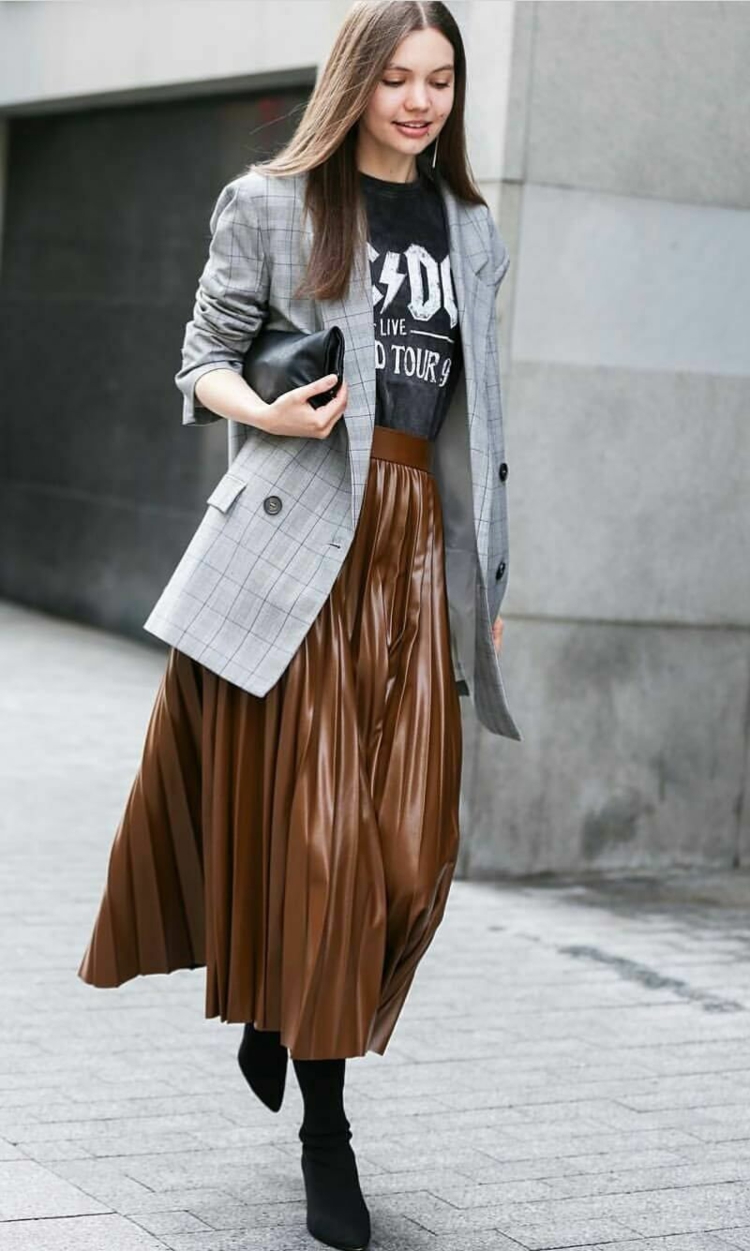comment porter la jupe plissée effet métallique manteau gris