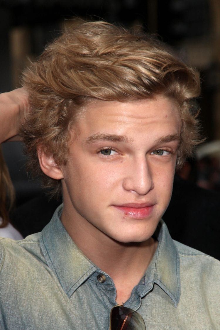 coupe de cheveux ado garçon inspiration Cody Simpson