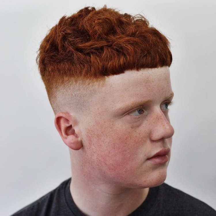 coupe de cheveux ado garçon undercut avec french crop sur cheveux roux