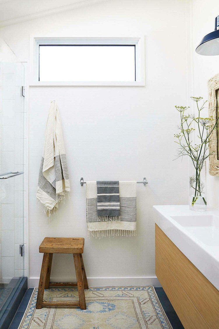 déco bois et blanc salle de bain ambiance sereine verdure