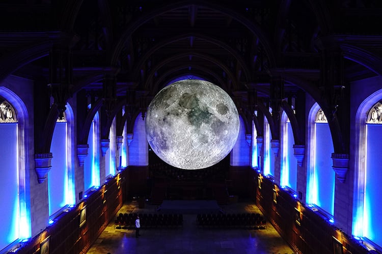 installation artistique Museum of the Moon Luke Jerram