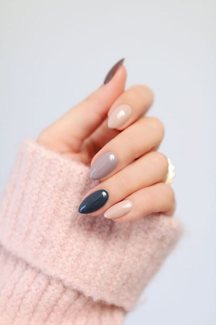 ongles en amande courts vernis tons nude gris