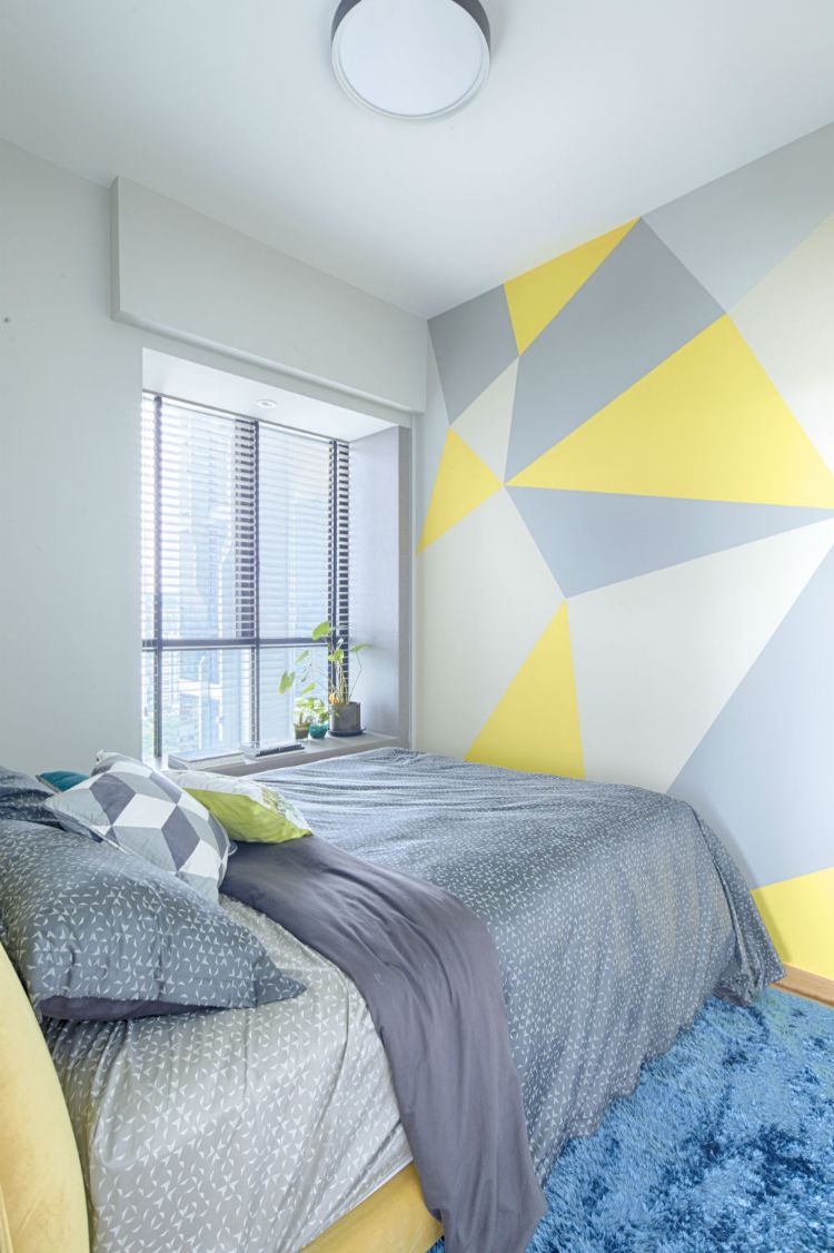 peinture murale géométrique chambre à coucher jaune et gris