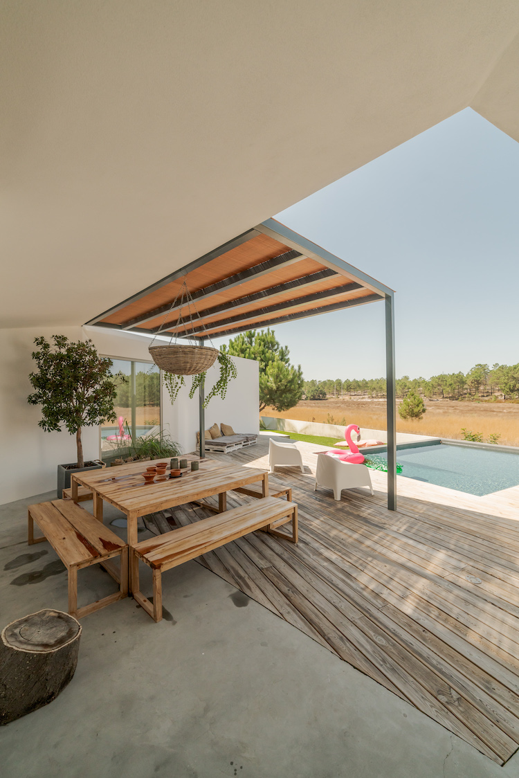 piscine pour petit jardin piscine en coque terrasse en bois moderne pergola bois