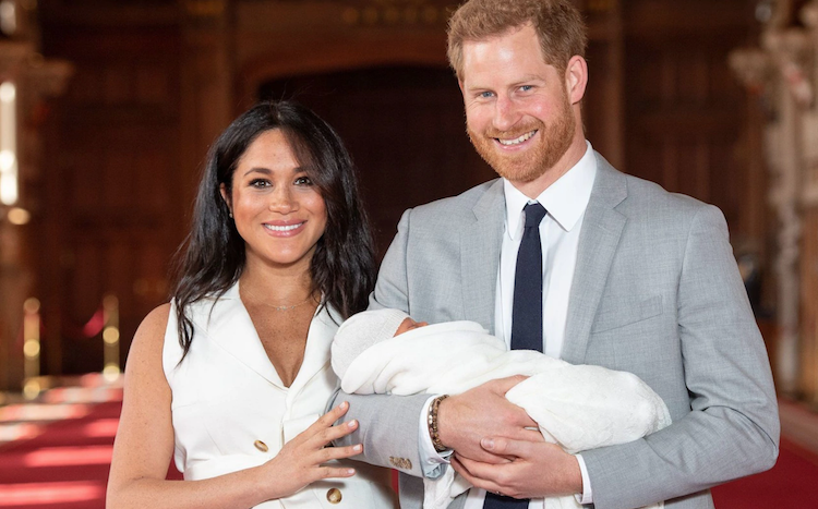 premières photos du nouveau-né bébé de Sussex royal baby prince Harry Meghan