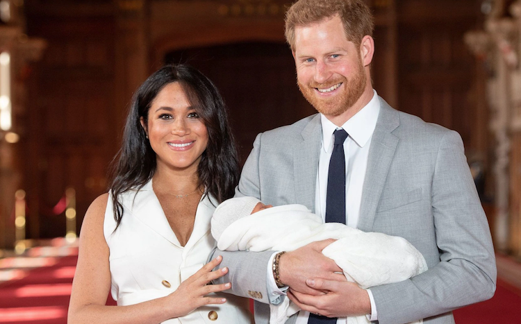 premières photos du nouveau-né bébé de Sussex royal baby prince Harry Meghan