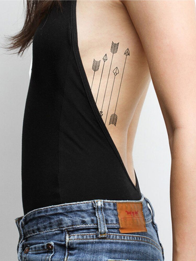 tatouage côte femme des flèches