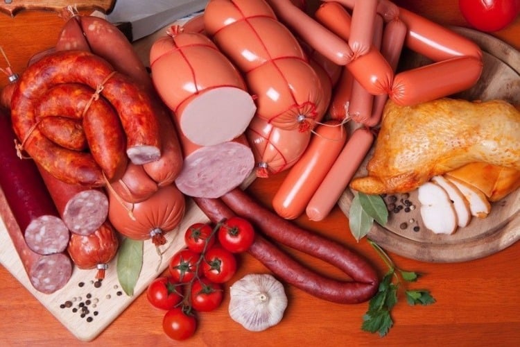 aliments dangereux santé qui rendent malade saucisses viande transformée