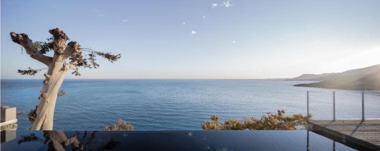 architecture en pierre naturelle maison de vacances superbe vue sur la mer Méditerranée