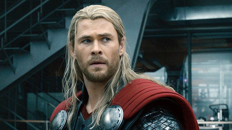 coiffures homme cheveux courts longs Thor évolution capillaire Chris Hemsworth
