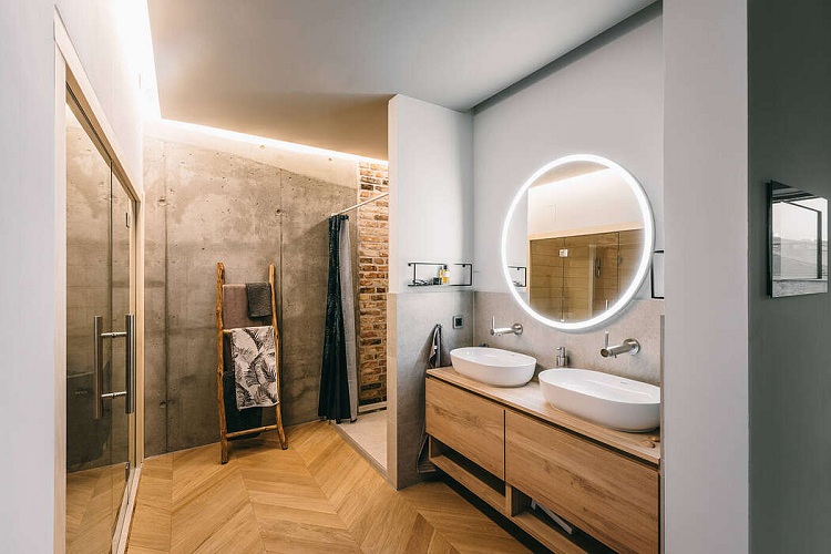déco style loft salle de bain moderne parquet mur béton et briques