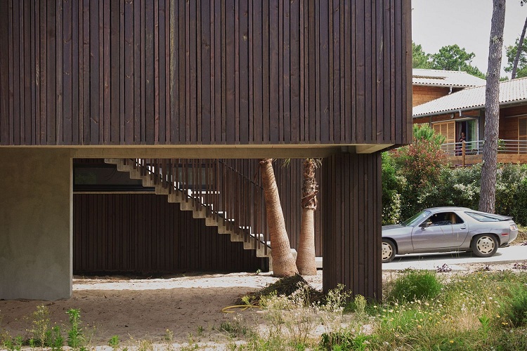 façade en bois escalier en béton Maison des Landes