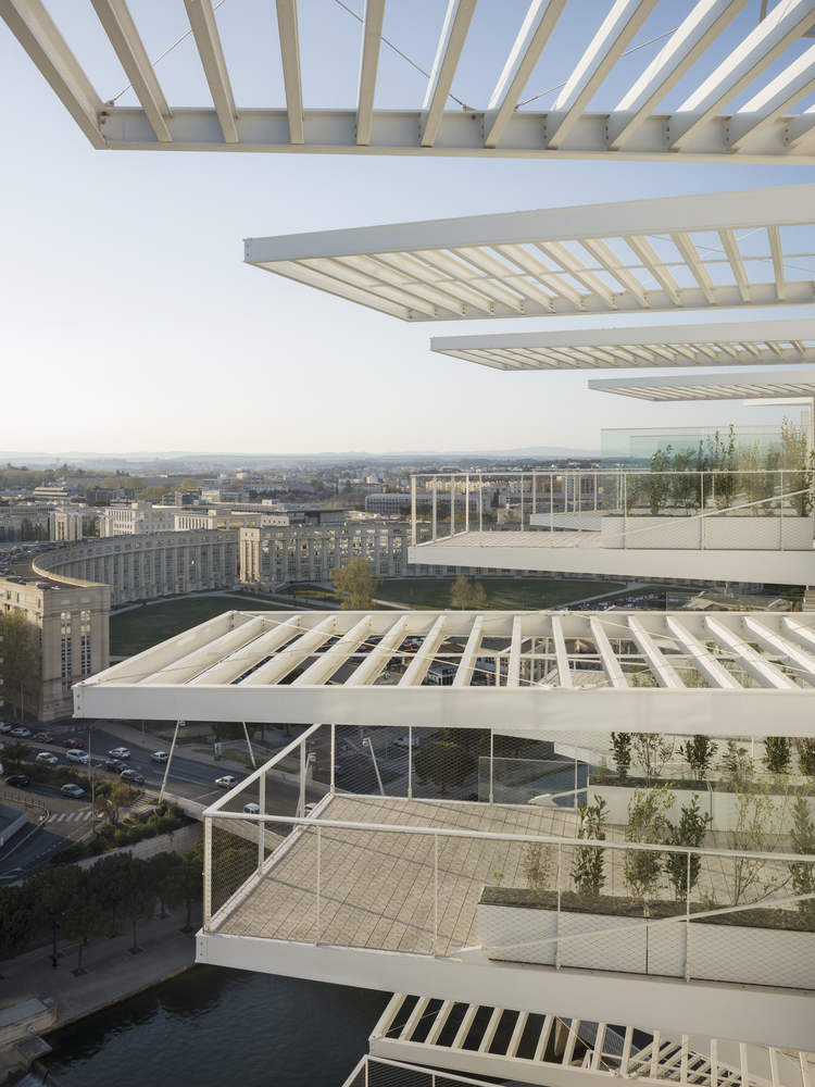 l’Arbre blanc de Montpellier balcons suspendus vue panoramique