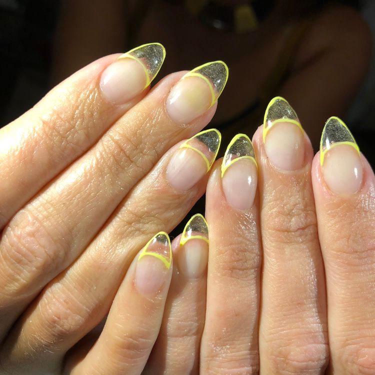 manucure faux ongles transparents pointes jaunes tendances nail art jelly nails