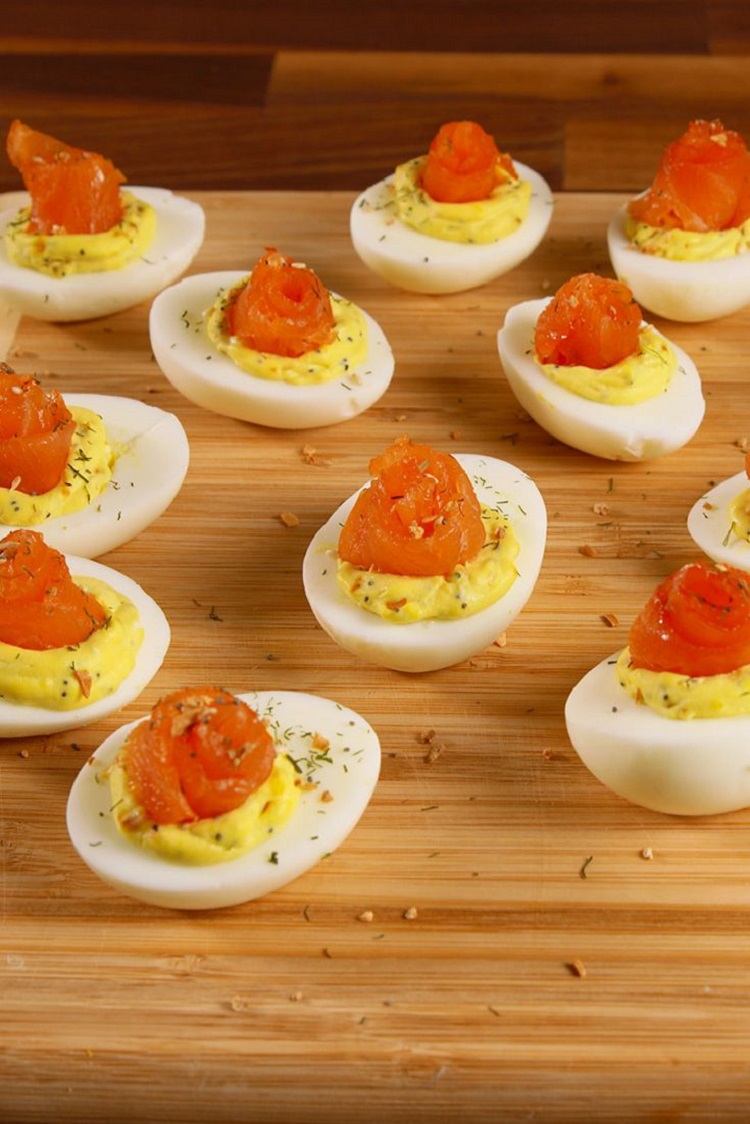 œufs farcis saumon fumé mayonnaise œufs à la diable idées bouchées gourmandes faciles