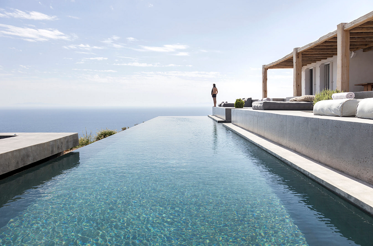 pergola bois massif piscine à débordement résidence Syros