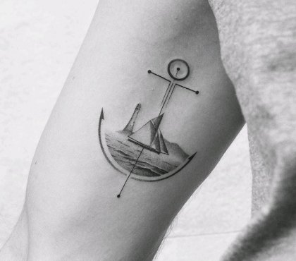 petit tatouage homme bateau avant-bras idée voyageurs