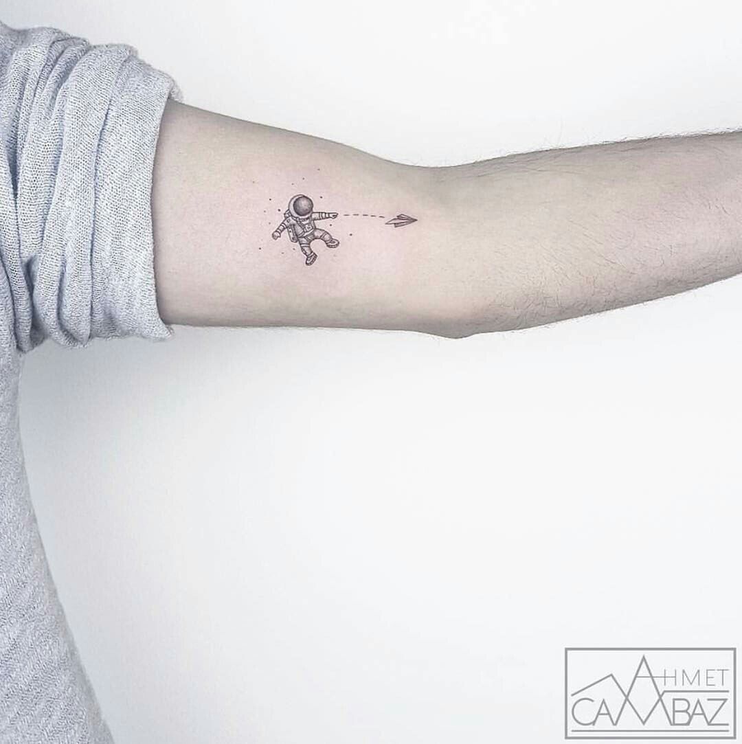 petit tatouage homme minimaliste avant-bras