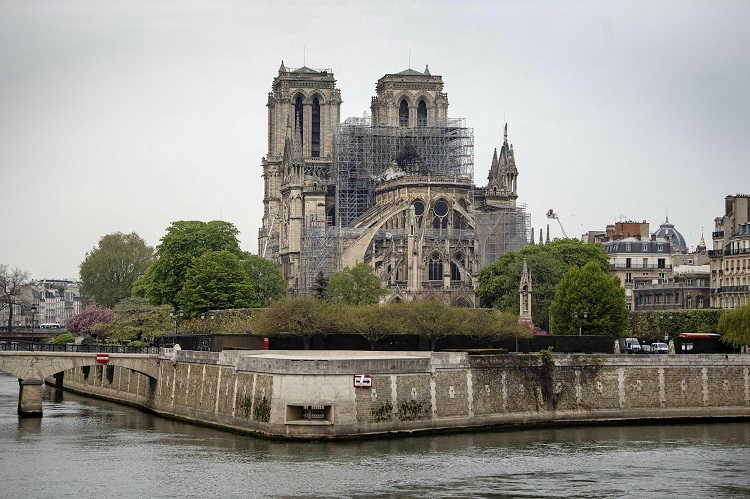 première messe à Notre-Dame de Paris depuis incendie