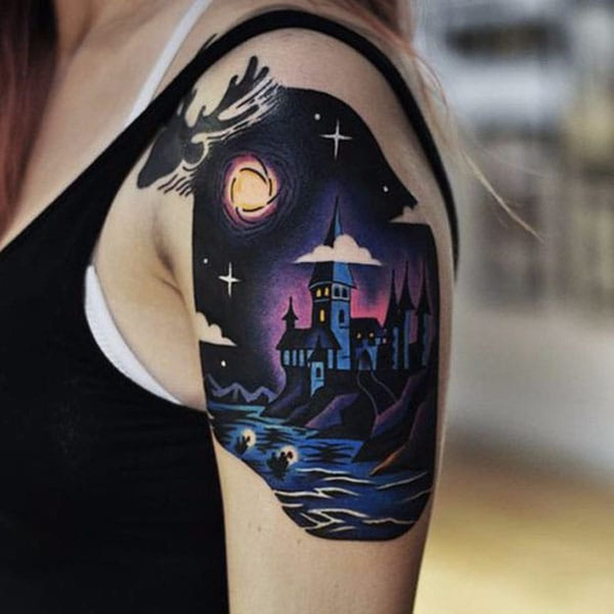 tatouage Harry Potter audacieux et coloré Poudlard