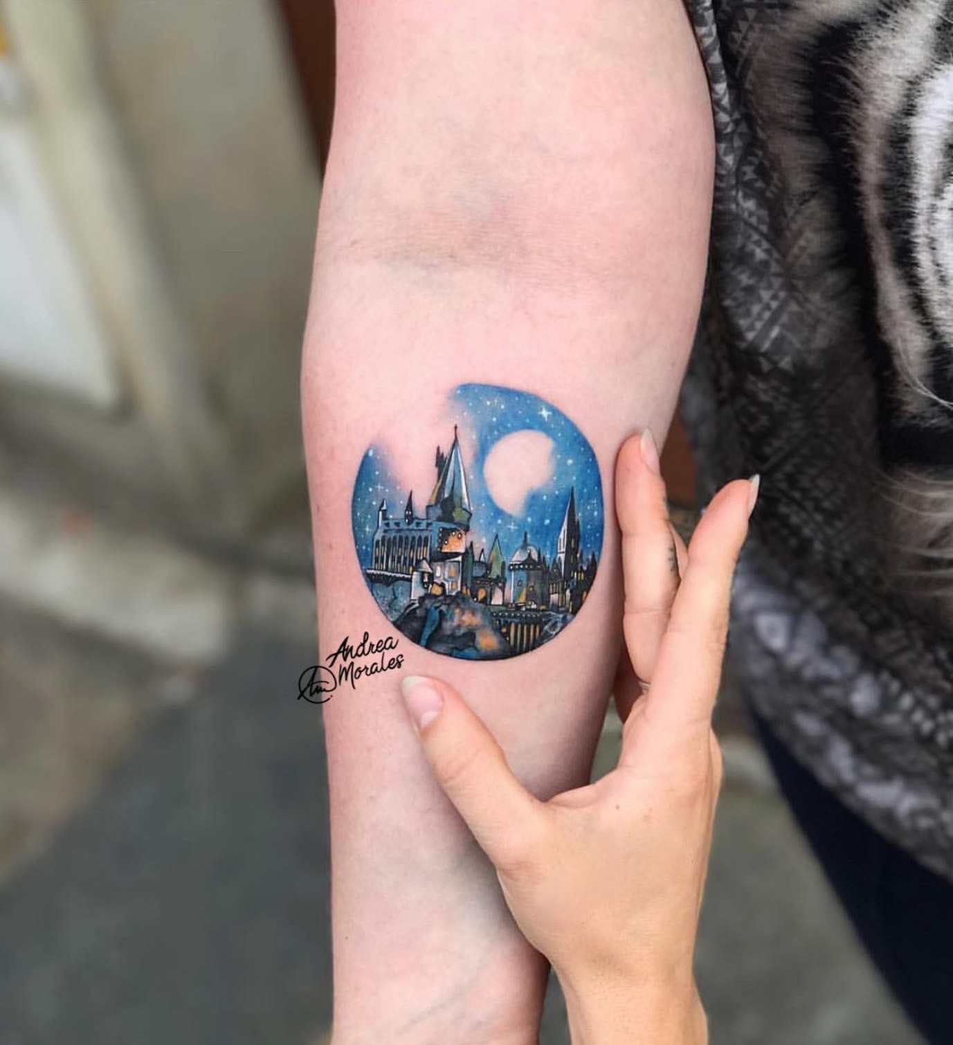 tatouage Harry Potter sur l'avant-bras jolie idée colorée