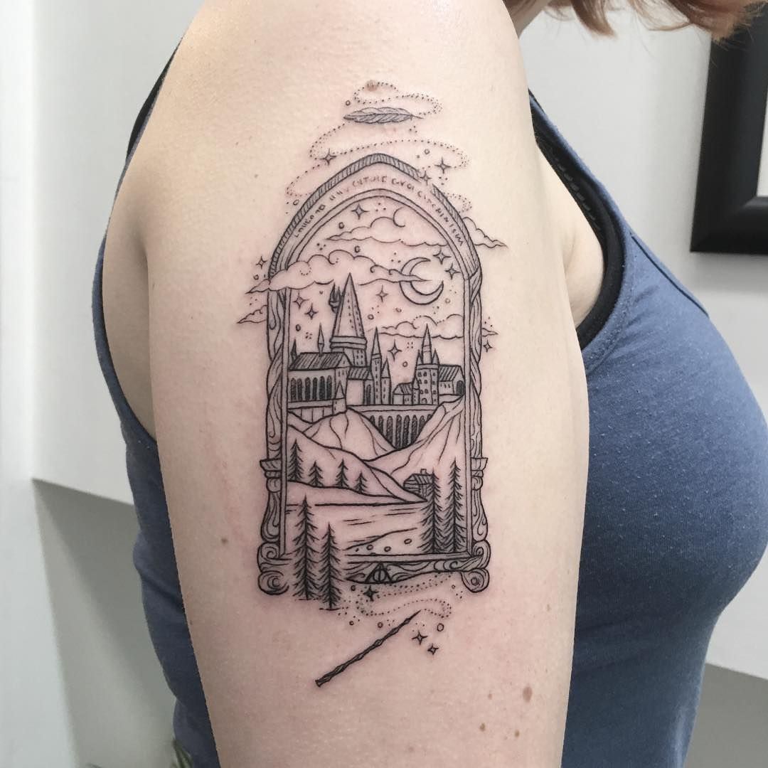 tatouage Harry Potter sur le bras idée monochrome