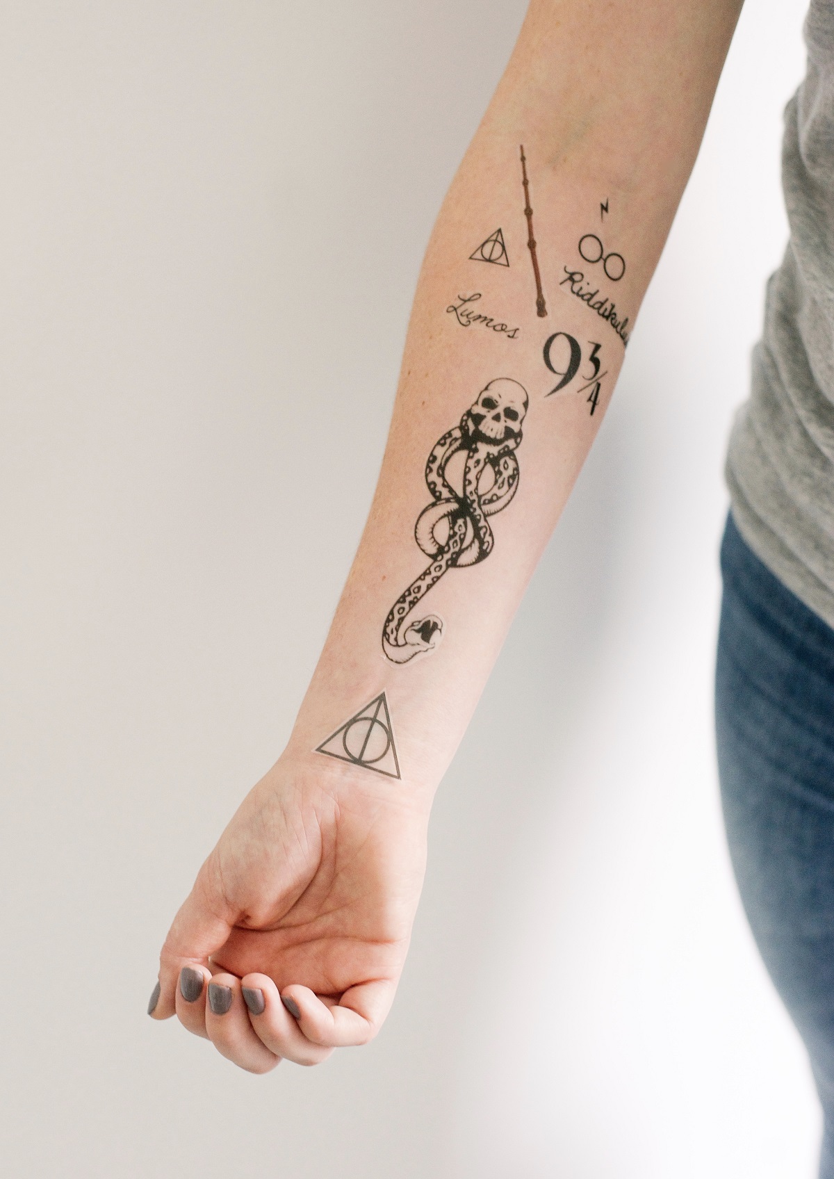 tatouage Harry Potter symboles variés sur l'avant-bras