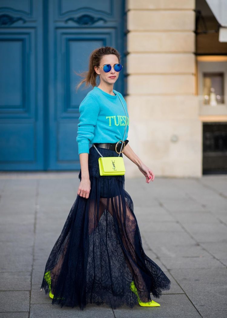 tendance mode femme 2019 accessoires néon jupe noir magnifique